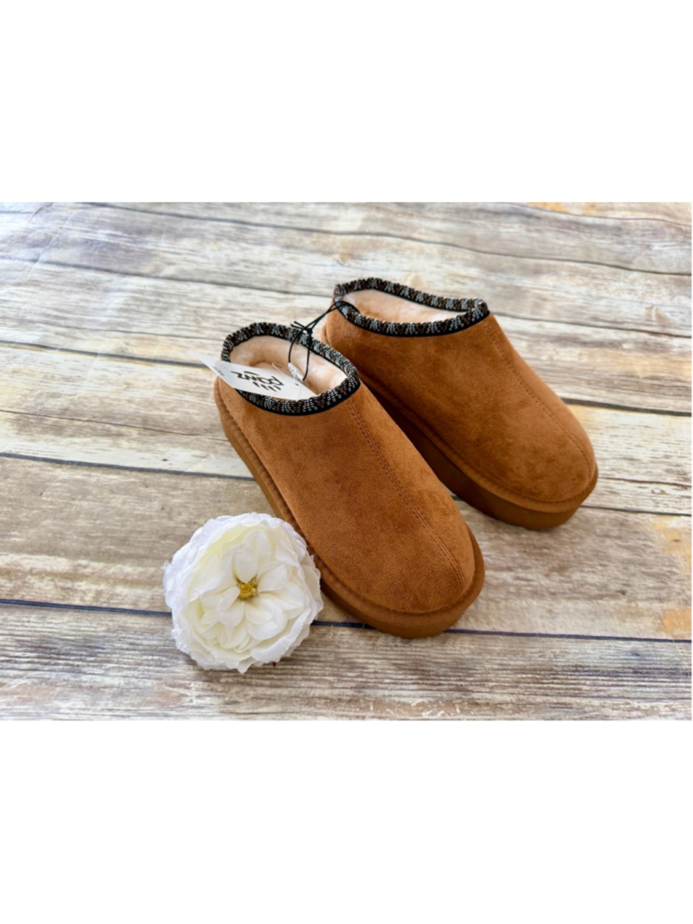 NWT CHESTNUT SLIPPERS-SIZE 6